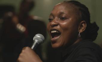 Le film « Félicité » sublime le combat épuisant d’une chanteuse de Kinshasa