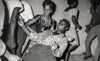 Toumani Diabaté fait danser l’expo Mali Twist à la Fondation Cartier