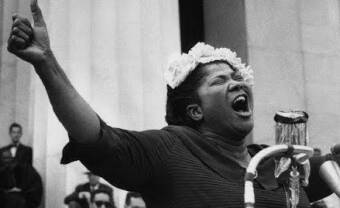 Quand Mahalia Jackson accompagnait Martin Luther King Jr. en chantant