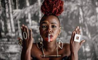 Muthoni Drummer Queen : la reine-tambour frappe encore… et ce n’est qu’un début