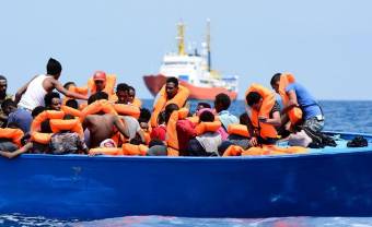 À travers les vagues : un morceau collectif au profit de SOS Méditerranée