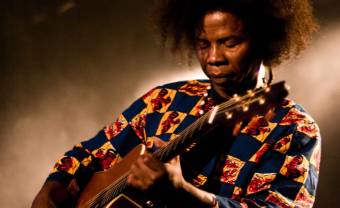 Les débuts du guitariste malgache Damily réunis dans une compilation Bongo Joe
