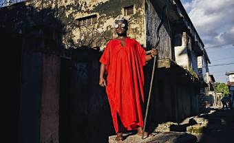 Le Congolais Lova Lova présente sur scène Mutu Wa Ngozi, son nouvel EP