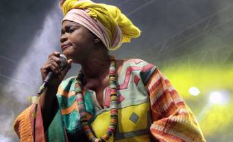 Nahawa Doumbia lance son cri d’alarme avec un nouvel album