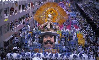 Au pays de la samba, le carnaval fait de la résistance