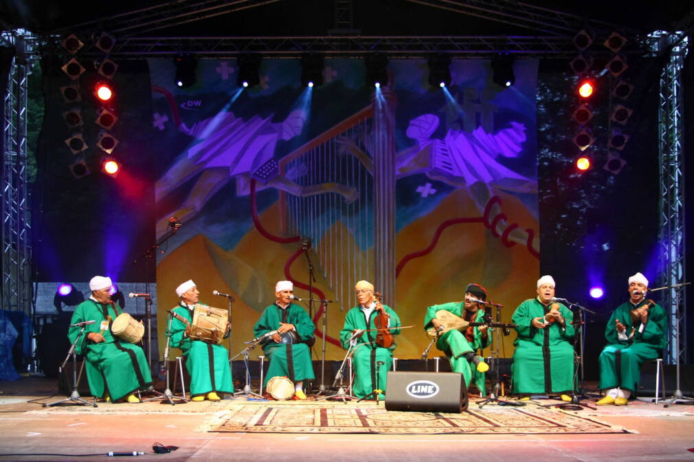 Bachir Attar et The Master Musicians of Jajouka reviennent avec un nouvel album, Dancing Under the Moon